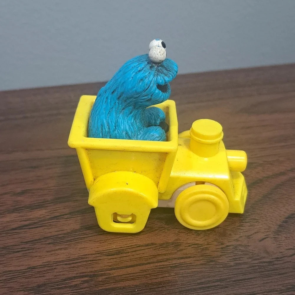 VTG Illco Sesame Street Cookie Monster Yellow Train Engine Toy Jim Henson‎ Retro